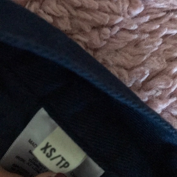 Navy blue button-up skirt with pockets - Picture 3 of 5